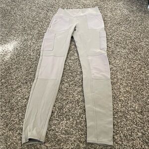 ALO Yoga Light Gray Cargo Leggings